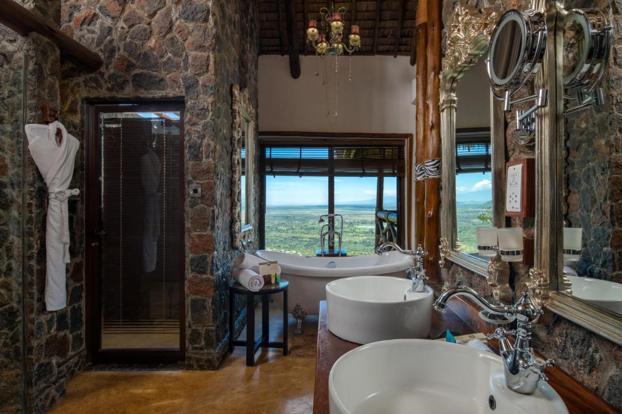 Lake Manyara Kilimamoja Lodge Mto wa Mbu Bagian luar foto
