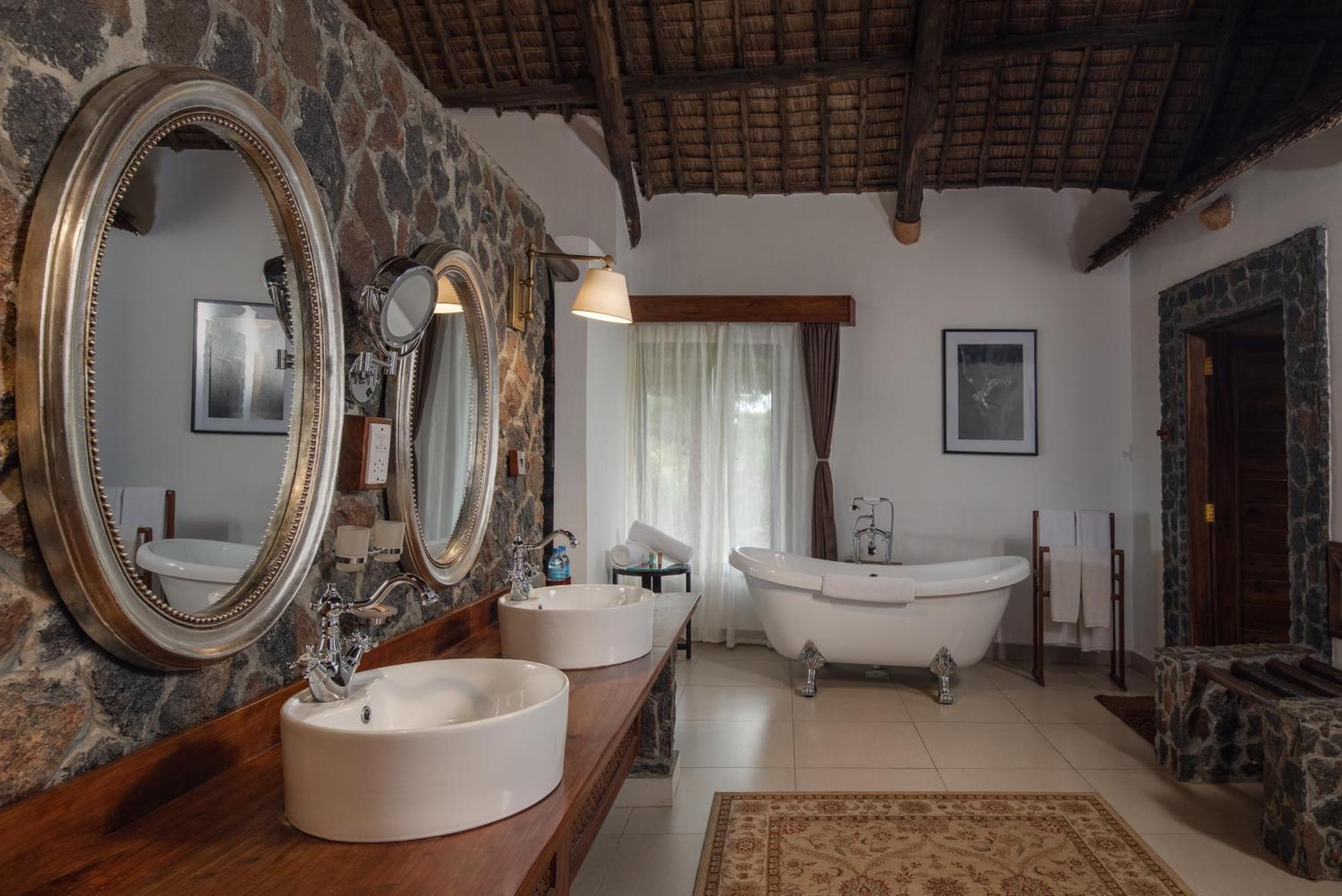 Lake Manyara Kilimamoja Lodge Mto wa Mbu Bagian luar foto